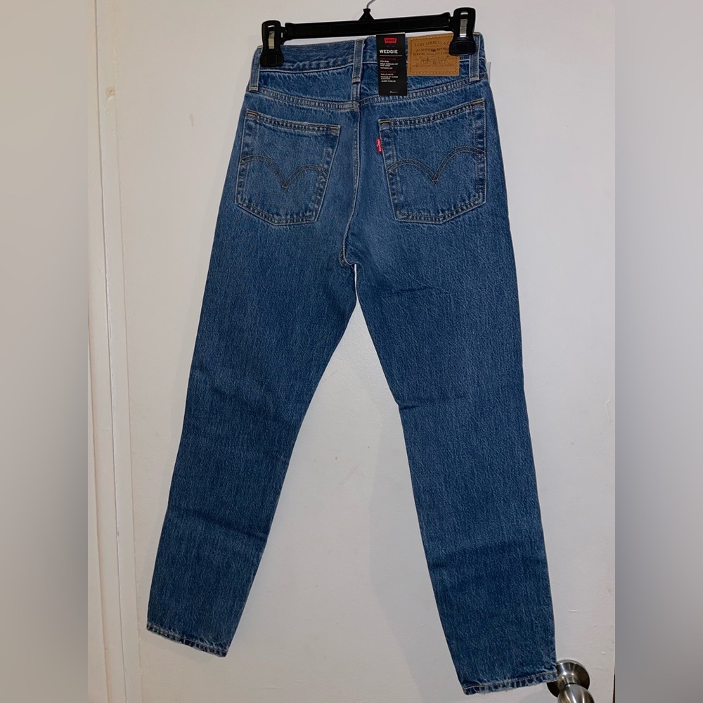 Levi’s Wedgie Icon Jeans - Picture 3 of 6